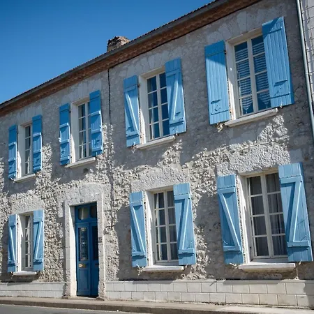 Le Petit Cochon Bed & Breakfast *